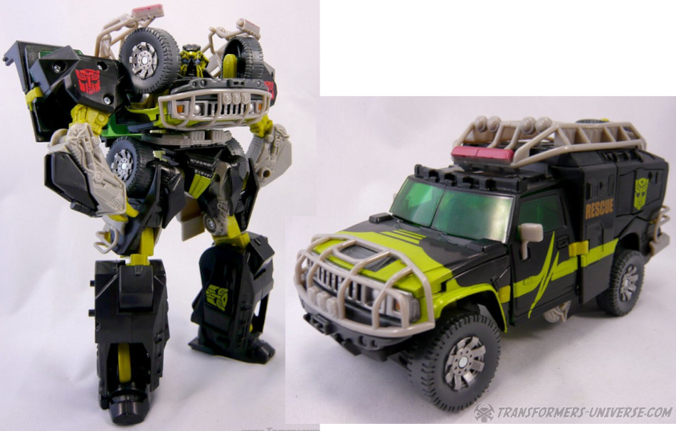 Hunt for the Decepticons  Ratchet Night Ops (2010)